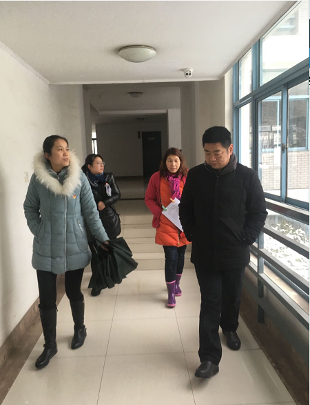与宿管阿姨交流.png